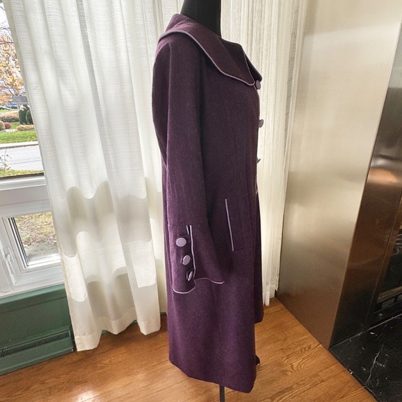 Vintage 60s coat, plum purple, lavender trim & buttons, Mod fall spring, 12/14 - Picture 3 of 12